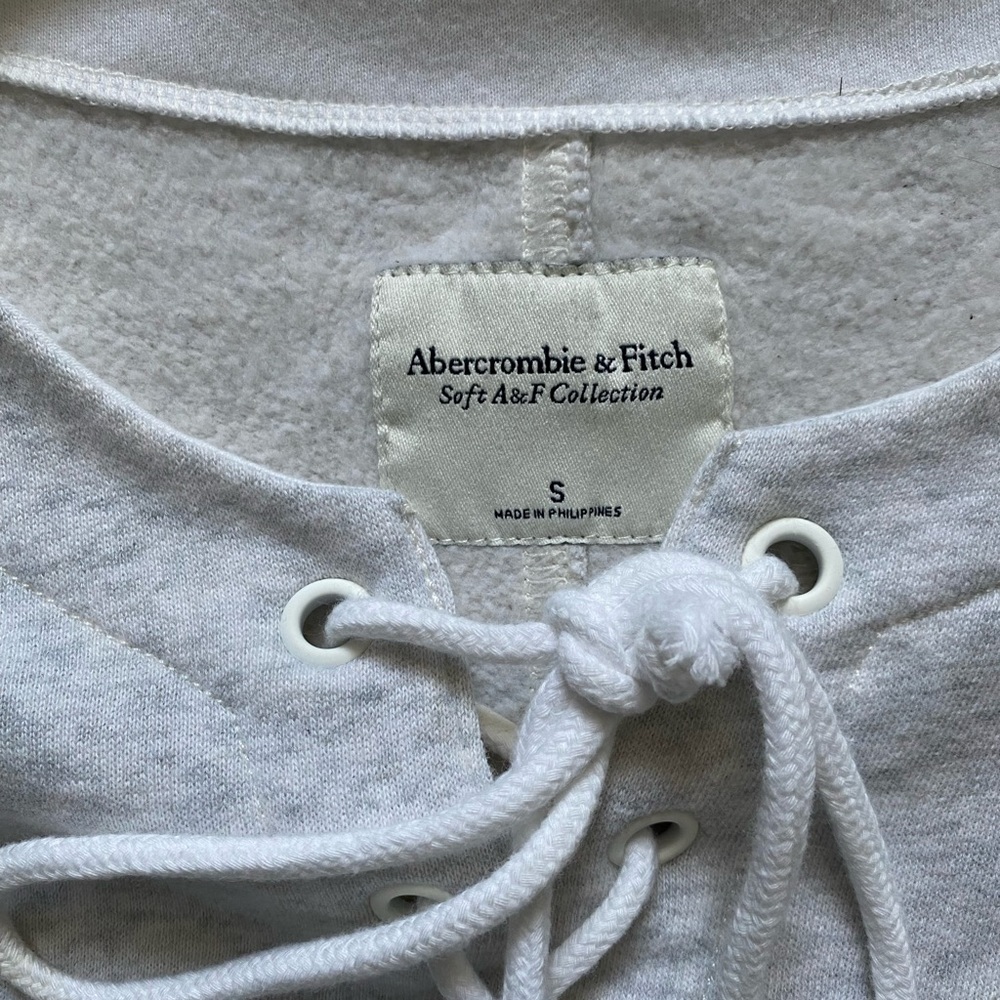 Abercrombie & Fitch Cropped Sweater - Picture 3 of 3